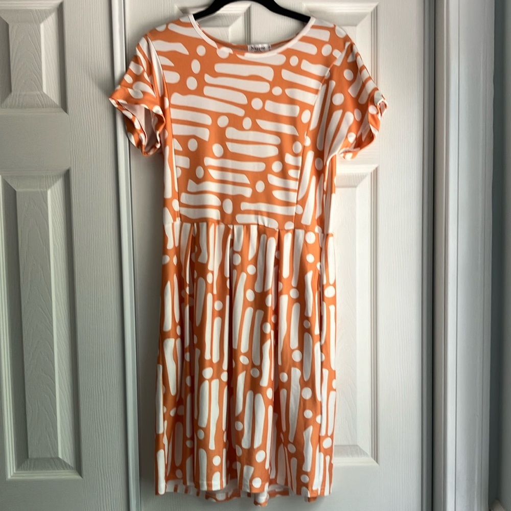 Naggoo T shirt dress orange white short sleeve knee length pleated S